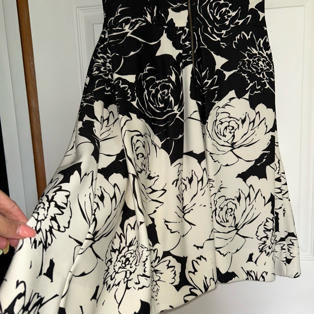 NWOT just Taylor sleeveless dress - Picture 4 of 6